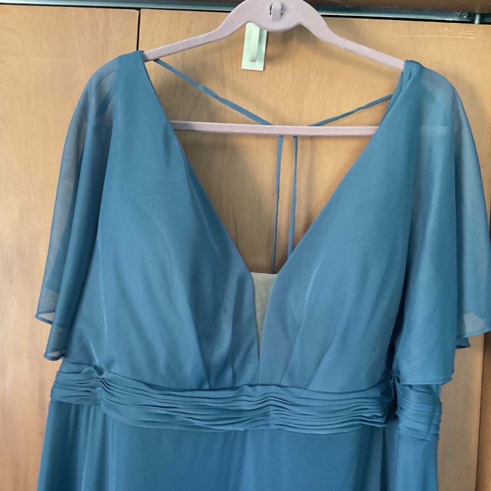 Gown - Picture 3 of 4